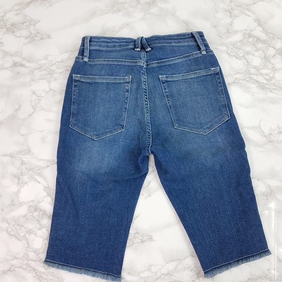 Good American High Rise Bermuda Denim Shorts in Medium Wash Size 00/24 - Picture 7 of 10